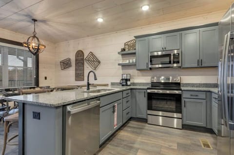 Bluemoon Ridge's fully equipped kitchen