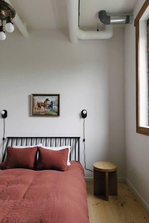 0b9675a5 1d3e 4ddf bea6 2a4d3c85e0f0