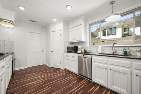 Whether you're preparing a quick breakfast or a gourmet meal, you'll find everything you need for a seamless cooking experience.