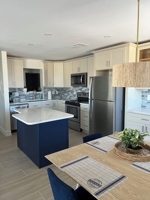 Large open concept kitchen, with all you need to prepare gourmet meals. ;)