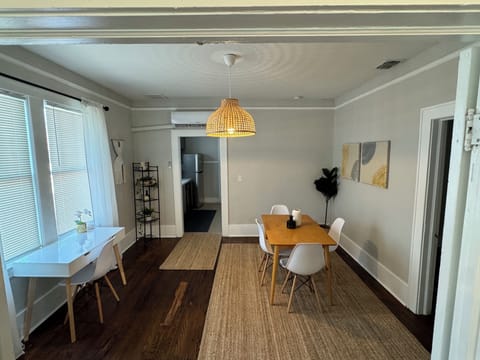 Dining room and dedicated work station. High speed wifi, up to 1 GB throughout. 