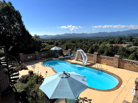 Pool with stunning mountain views