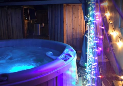 Indoor spa tub