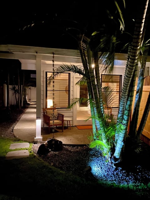 Entry/lanai - night 