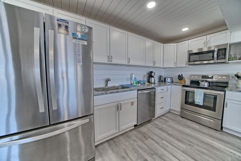 Stainless steel finishes and all the essentials for effortless vacation cooking.