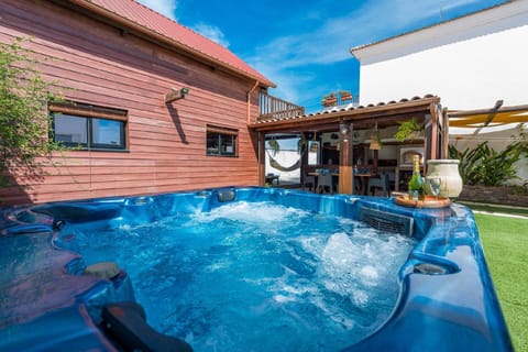 5-seater Jacuzzi, optional €20/night