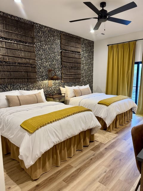 Lazy Spur: 2 Queen Beds