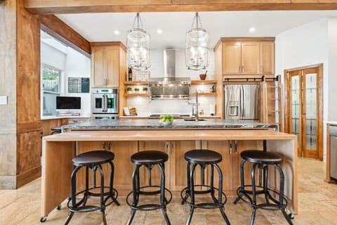Breakfast bar seating at the island