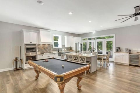 Full kitchen in the basement 22’x37’ great room