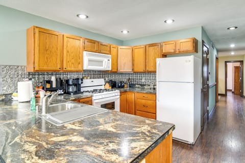 Kitchen | Slow Cooker | Spices | 2nd Floor