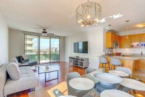 Honolulu Vacation Rental | 2BR | 2BA | 1,100 Sq Ft | Step-Free Access