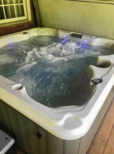Indoor spa tub