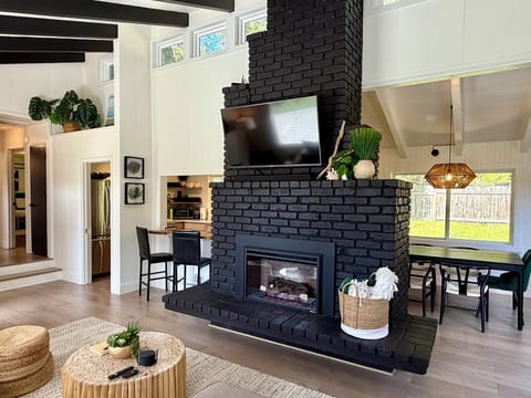 The dining & bar areas are close to the living room so that everyone can gather