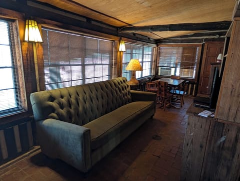 PXL_20250213_203919403.MP201