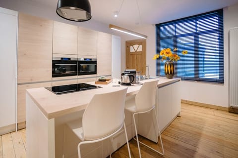 Spacious open kitchen fully equipped