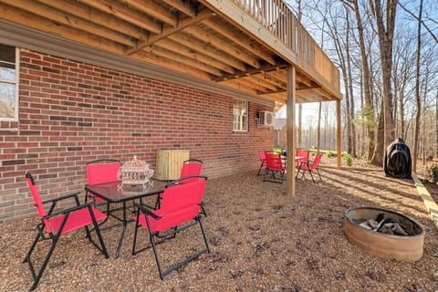 Covered Dining Area | Wood-Burning Fire Pit