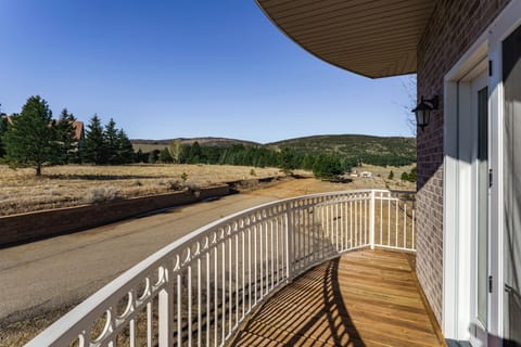 Wraparound Balcony | Mountain & Sunset Views | Ski & Bike Storage