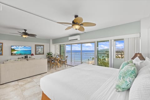 Stunning ocean view from the bed