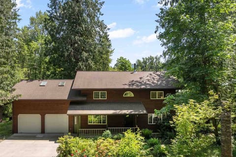 Welcome to Huckleberry Hideout! Please enjoy this one of a kind mountain paradise in the heart of Welches, Oregon!