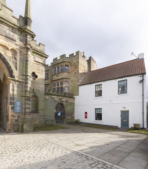 Palace Garden Cottage - the exterior of the cottage