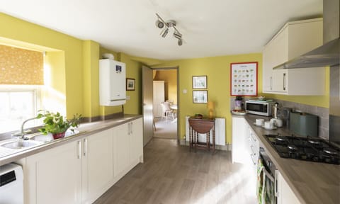 Palace Garden Cottage - the kitchen with a view through to the dining room