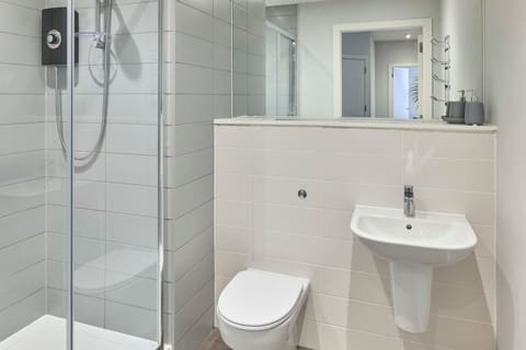 Crosby Gardens Apartment, Waterloo - Host & Stay