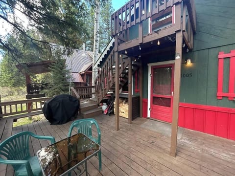 Spacious Front Deck. Access to upper loft.