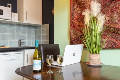 Dining area, apartment 1 Sweet Chestnut