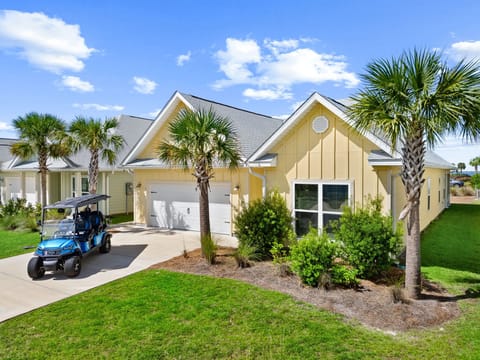 Perfect location with the pool and beach access just steps behind the home