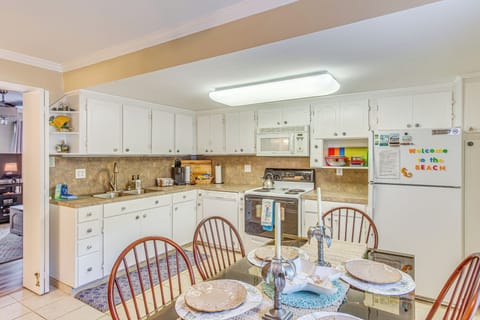 Kitchen | Dining Area | Dishwasher | 1st Floor