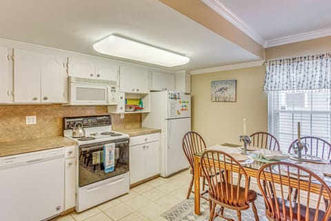 Kitchen | Dining Area | Coffee Maker