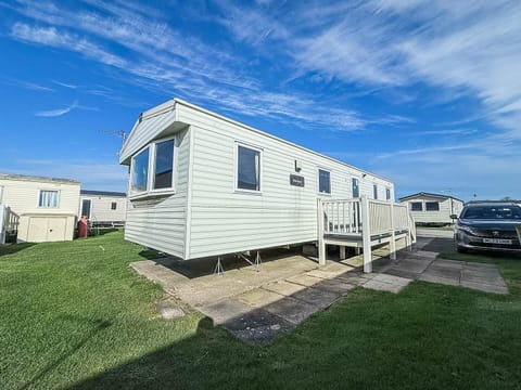 Located in the charming seaside town of Mablethorpe, our caravans are perfect for a weekend escape or a mid-week refresh