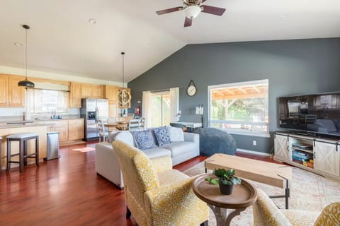 Living room & Kitchen