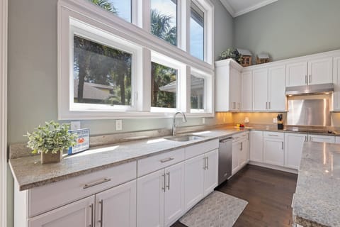 Prepare delicious meals with ease, then enjoy them in the elegant dining space or outside on the poolside patio.