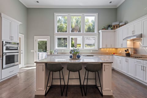 Bistro table for 2, plus nearby breakfast bar for 3. There's a laundry room with washer and dryer for added convenience.