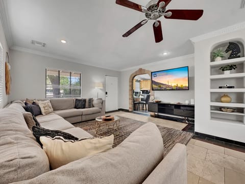 I'm parked right here! Log in to your favorite apps to pick up where you left off!