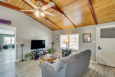 Warsaw Vacation Rental | 3BR | 2BA | 2 Steps Required | 1,200 Sq Ft