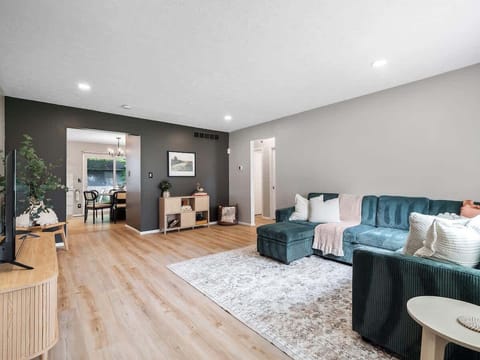 Stylish living room w/ comfy seating, TV & open layout for gathering together