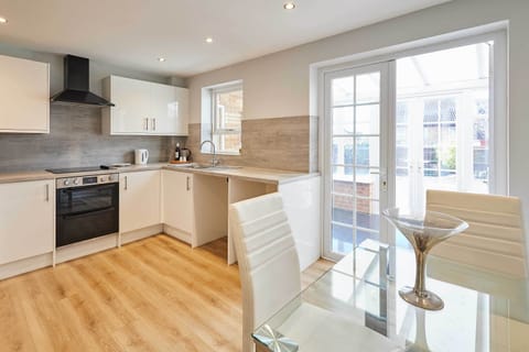 Venture Park Villas, Kettering - Host & Stay