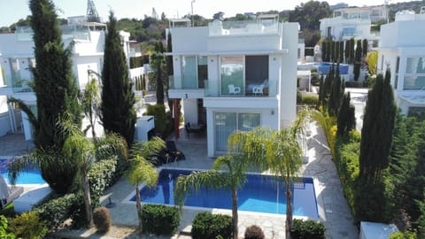 Exterior View Garden and Pool