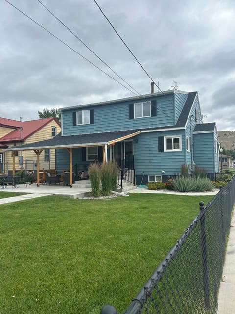 Fully fenced in back yard with family lounging, salt water hot tub, a dry bar.