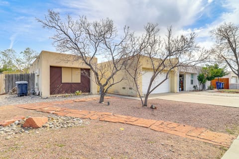 Parking | Driveway (2 Vehicles) | Garage (2 Vehicles) | RV/Trailer Parking