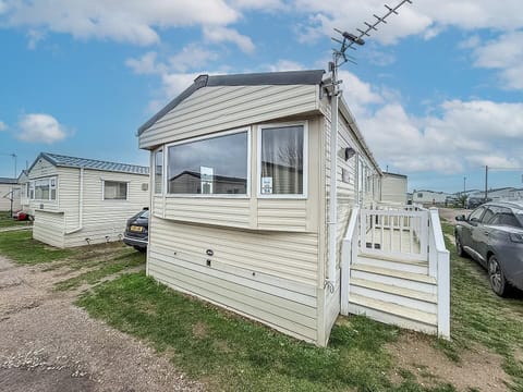 Cozy enclosed porch with panoramic sky views