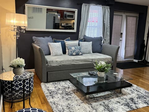 Living  room area: day bed between inside (2 beds)