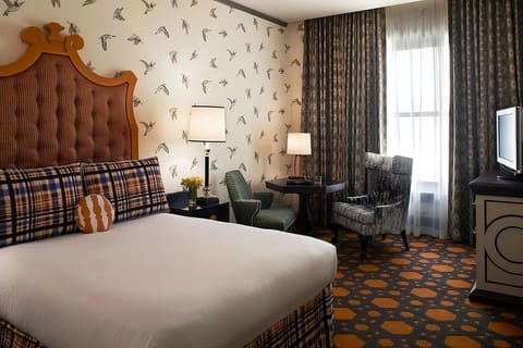 Unit with 1 King size bed. Exact unit will be assigned upon arrival. Views, colors and decor may vary.