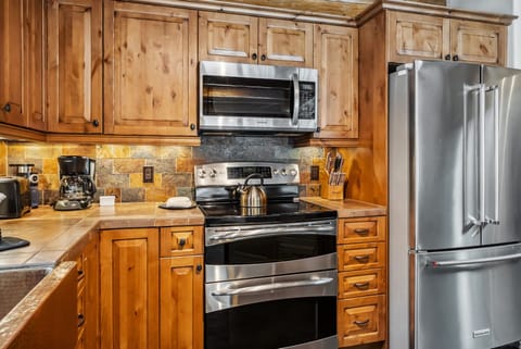Kitchen: Main floor, drip coffee maker, toaster, blender, cooking utensils, tableware