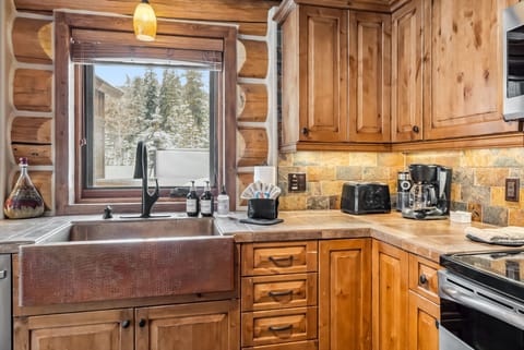 Kitchen: Main floor, drip coffee maker, toaster, blender, cooking utensils, tableware