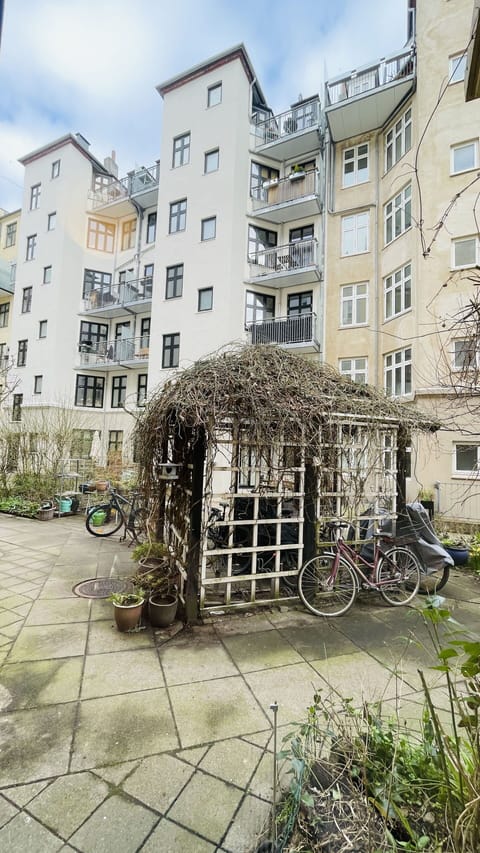 Building Exterior, Outdoor