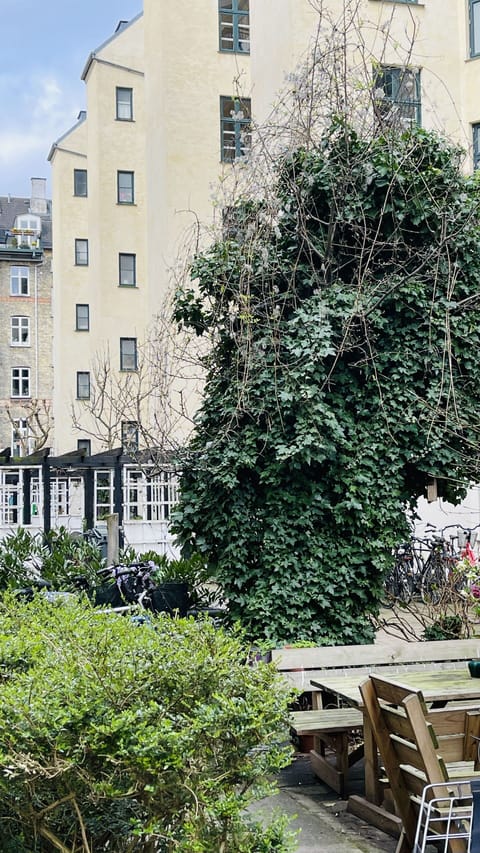 Building Exterior, Outdoor