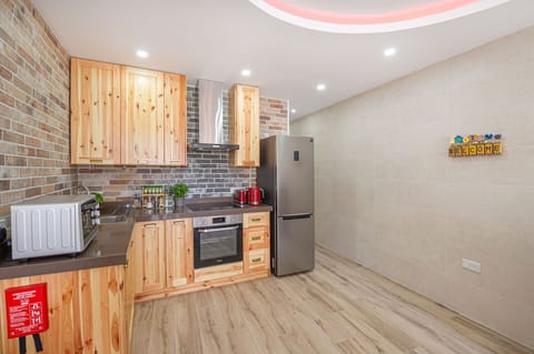Fully equipped kitchen - ideal to try some local dishes